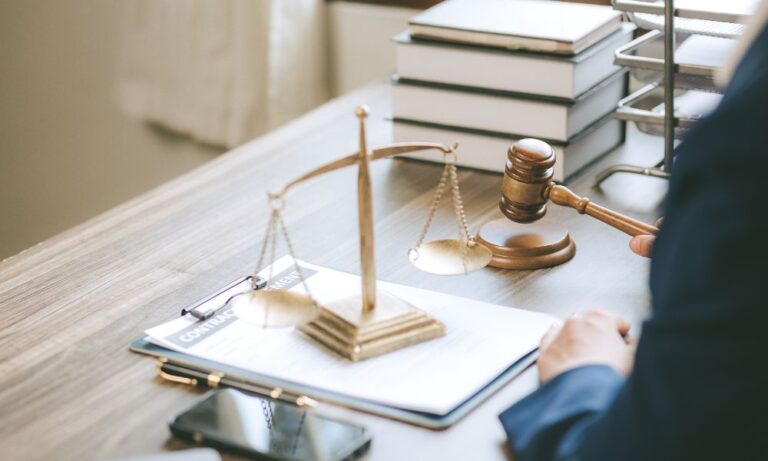 EDD Lawyers vs. Labor Attorneys: What Are the Differences?